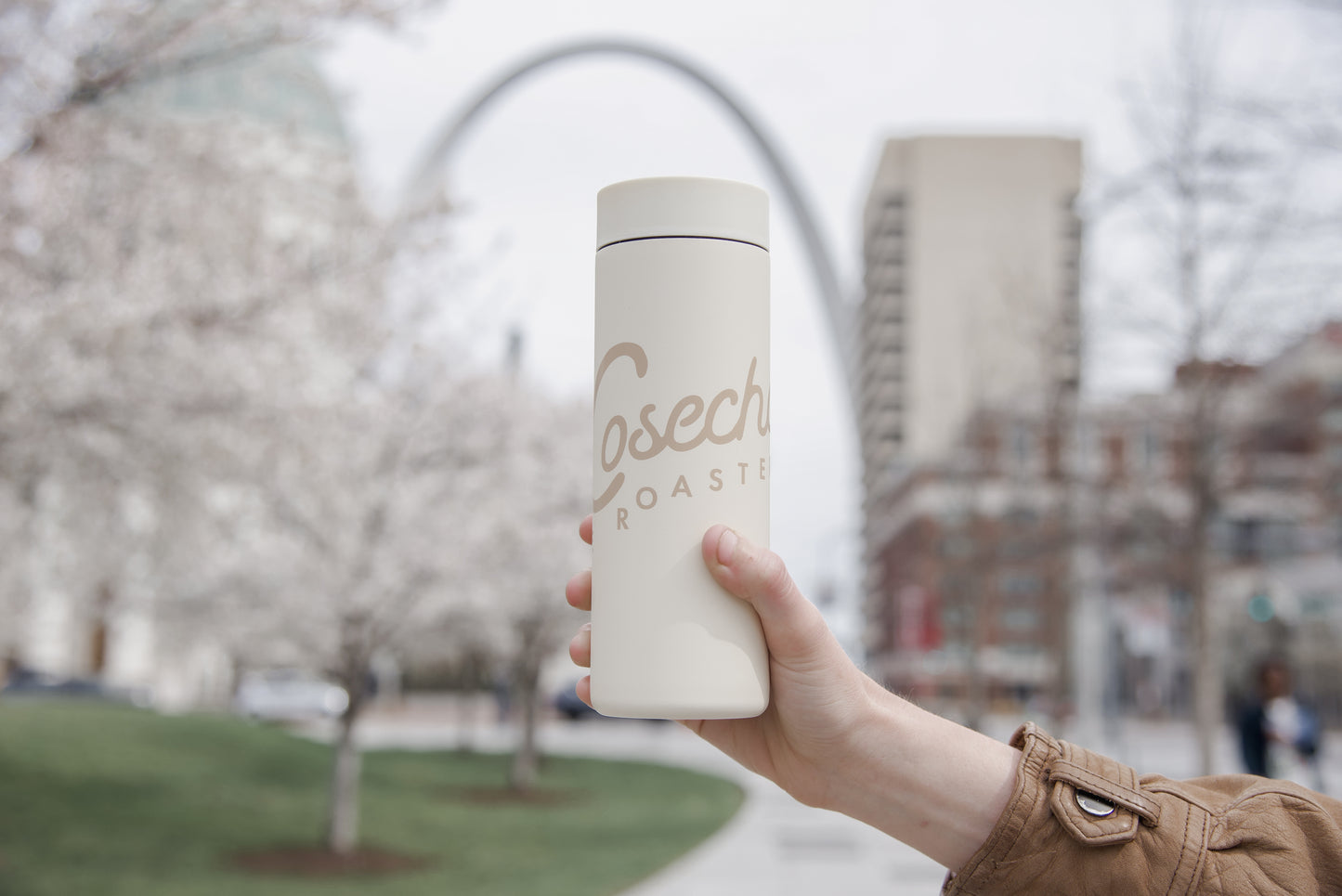 Person holding a La Cosecha branded Miir 360 Traveler